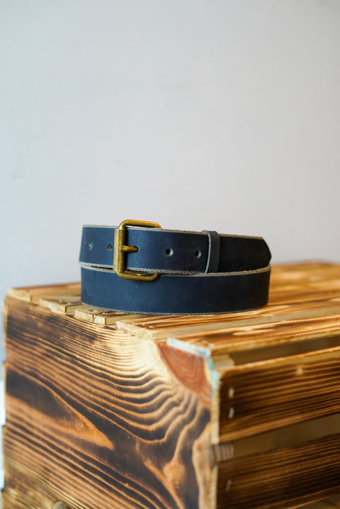 1 1/4" (Water Buffalo Belt: Black + Brushed Brass Hardware)